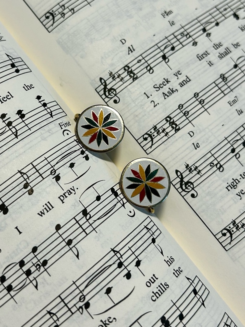 Vintage PA Dutch Hex Sign Star Earrings Cloisonné Enamel Gold Tone Screw Back